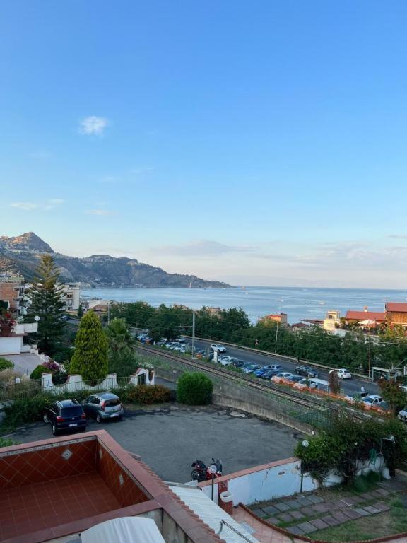 Casa Vacanza Giardini Naxos Taormina Miranaxos Eksteriør billede